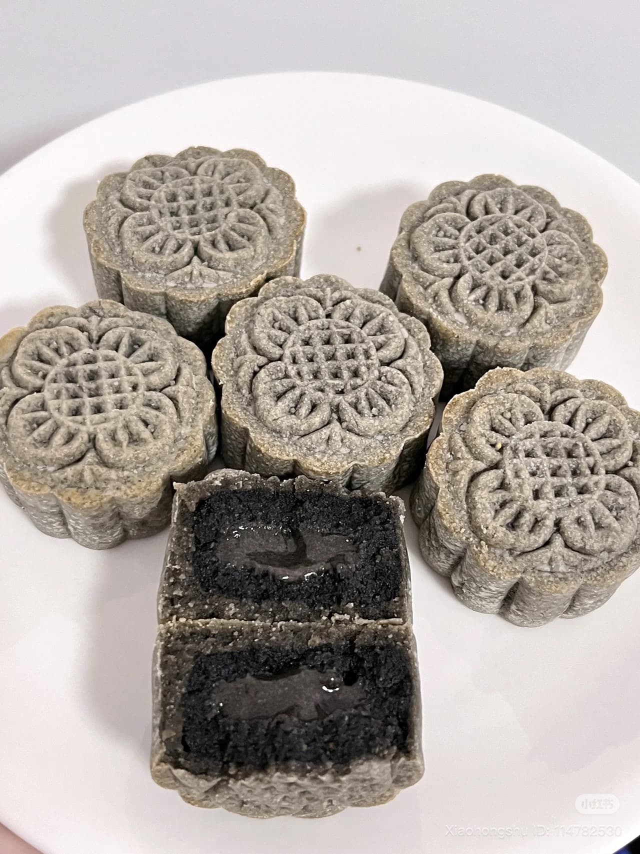Black Sesame Mooncake